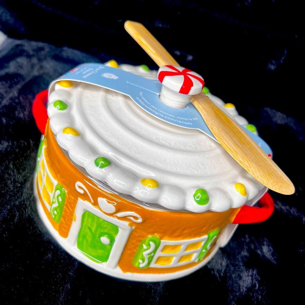Gingerbread house Brie Cheese Bake with Wooded Spoon Christmas house / cookware